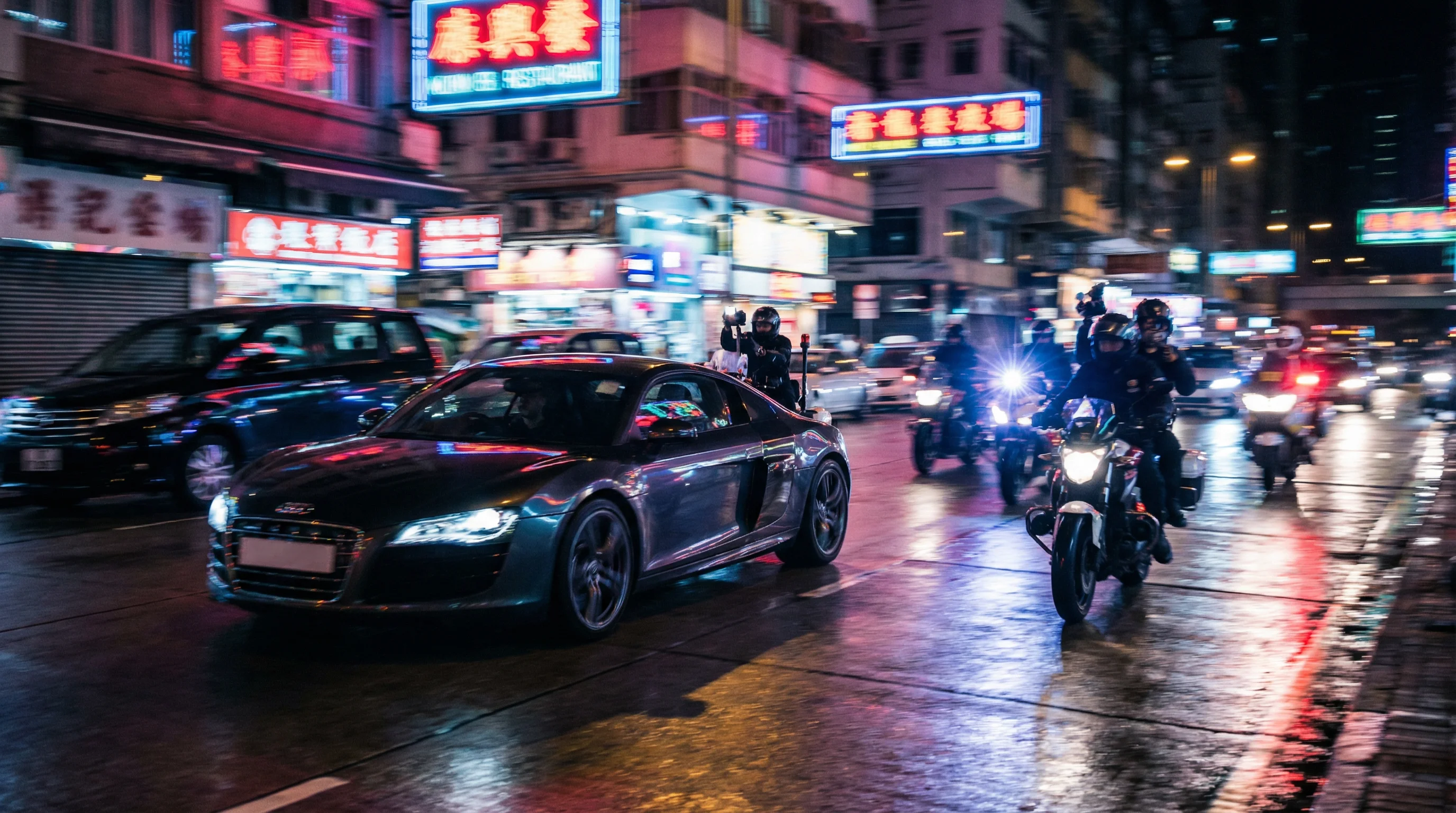 深夜街头追拍明星的紧张画面